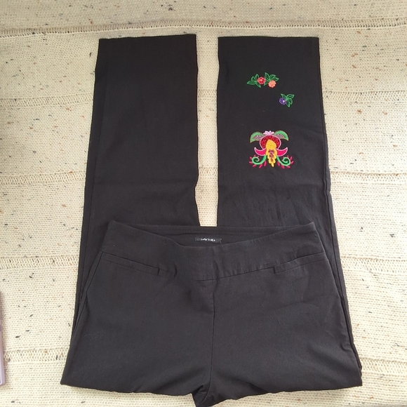 Black Leggins with Floral Embroidery - Picture 2 of 12